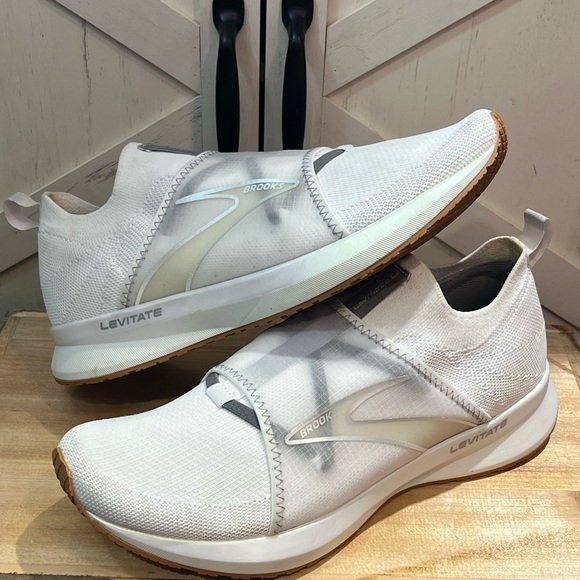 Brooks Levitate 4 LE (Limited Edition) Slip-on White Shoes Women’s Size 9.5 - Picture 2 of 10